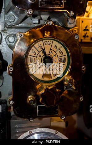 Ordine del motore Telegraph (E.O.T.) sulla seconda guerra mondiale degli Stati Uniti il sottomarino USS Bowfin (1942), sul display nel porto di perla, Hawaii. Foto Stock