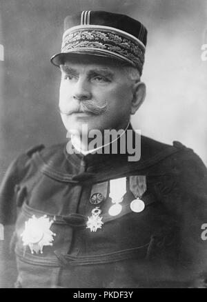 Il maresciallo Giuseppe Jacques Césaire Joffre (1852 - 1931), generale francese che ha servito come comandante in capo delle forze francesi sul fronte occidentale a partire dall'inizio della Prima Guerra Mondiale fino alla fine del 1916. Foto Stock