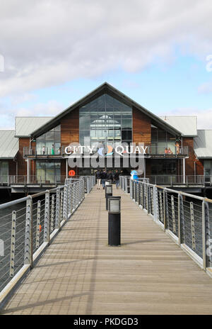 Il City Quay di riconversione, su Victoria Dock, a Dundee, su Tayside, in Scozia, Regno Unito Foto Stock