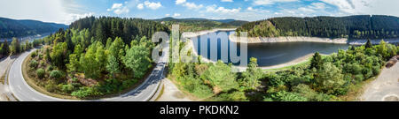 Fotografia aerea della Okertalsperre (DAM) nell'Oberharz tra Clausthal-Zellerfeld e Goslar, prese con il fuco. Foto Stock