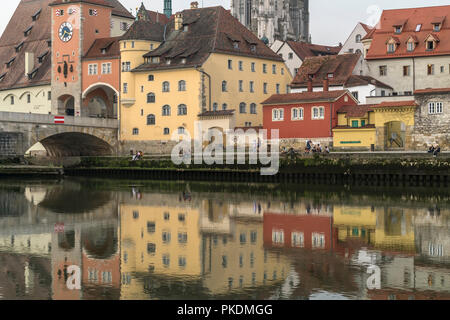 Donau und Altstadt in Regensburg, Bayern, Deutschland, Europa | Fiume Danubio e la Città Vecchia a Regensburg, Baviera, Germania, Europa Foto Stock