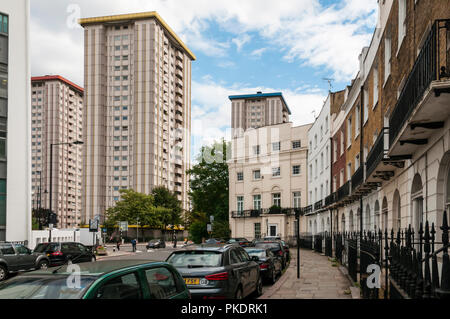 Blocchi a torre sulla piazza Ampthill estate in Camden visto alla fine di Mornington Crescent. Oxenholme, Dalehead & Gillfoot torri visibile L-R. Foto Stock