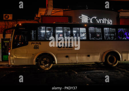 CINTYA. CAMION PASAJERO, CAMION URBANO. BUSS. Vida cotidiana en el centro historico de Hermosillo, Sonora, Messico. La vita quotidiana nel centro storico di Hermosillo, Sonora, Messico. Street Photography. (Foto: Luis Gutierrez /NortePhoto) Foto Stock