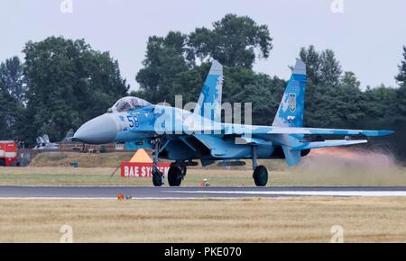 Ukrainian Air Force Sukhoi Su-27 aria pesante superiorità fighter decollare al 2018 Royal International Air Tattoo Foto Stock