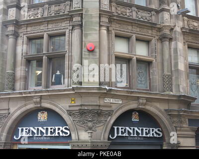 Close-up di una facciata di Jenners, all'angolo di St David St e Rose St; Edimburgo il famoso department store, 'l'Harrods del nord". Foto Stock