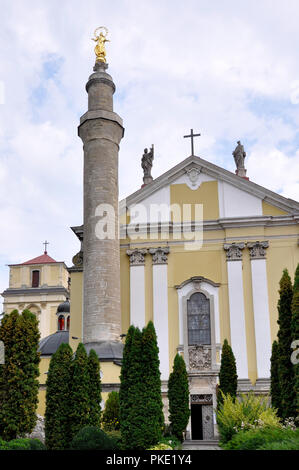 Chiesa con minareto - San Pietro e Paolo nella Cattedrale di Kamianets Podilskyi Ucraina Foto Stock