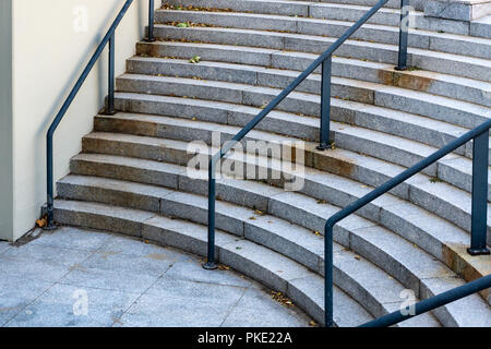 Berlino, Germania, 29 agosto 2018: Staicase circolare Foto Stock