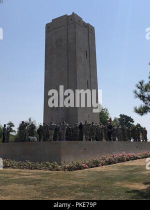 I soldati della New York Army National Guard, XLII divisione di fanteria visita il Chateau-Thierry American monumento in Suippes, Francia il 26 luglio 2018. La xlii divisione soldati sono l'elemento di derivazione per le commemorazioni della Seconda battaglia della Marna, combattuta nel luglio del 1918. Essi parteciperanno tutti i giorni della settimana in eventi condotti dalla Commissione di Monumenti di Combattimento americana e gli Stati Uniti Esercito Centennial. .Venticinque SOLDATI Dal quarantaduesimo divisione di fanteria erano in Francia da luglio 24-29 di prendere parte ad eventi di commemorazione della divisione di ruolo-- e il ruolo degli Stati Uniti Esercito-- nella guerra mondiale I. ( Foto Stock