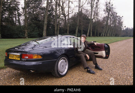 Simon Le Bon pone con Aston Martin Foto Stock