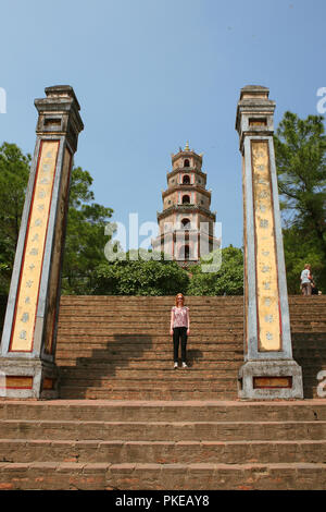 Thiên Mụ Pagoda (Chùa Thiên Mụ), Hue, Viet Nam Foto Stock