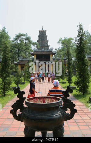 Thiên Mụ Pagoda (Chùa Thiên Mụ), Hue, Viet Nam Foto Stock