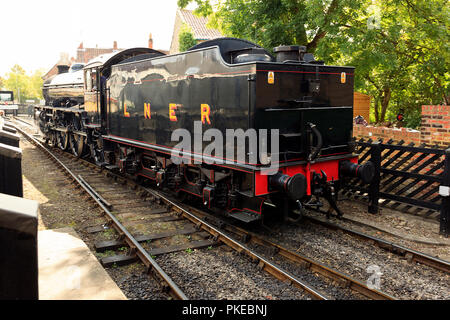 NYMR locomotiva a vapore n. 1264 manouvering per tornare a Whitby in Pickering Station Foto Stock