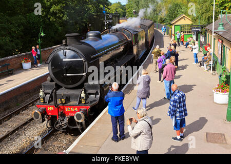 NYMR locomotiva a vapore n. 1264 entrando in stazione Pickering Foto Stock