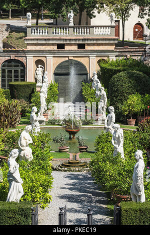 Giardini del Palazzo Pfanner; Lucca, Toscana, Italia Foto Stock