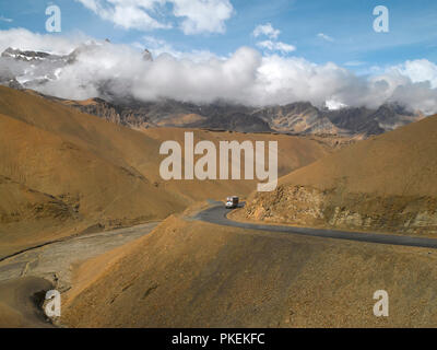 Carrello su SRINAGAR LEH AUTOSTRADA, Ladakh, JAMMU E KASHMIR, India, Asia Foto Stock