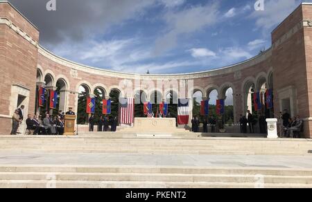 La guerra mondiale I reenactors partecipare ad una cerimonia di commemorazione del centenario della divisione xlii, ora un elemento della New York Army National Guard, nella campagna Oise-Asine presso OISE- Aisne Cimitero Americano in Seringes et Nesles, Francia il 28 luglio 2018. Venticinque SOLDATI Dal quarantaduesimo divisione di fanteria erano in Francia da luglio 24-29 di prendere parte ad eventi di commemorazione della divisione di ruolo-- e il ruolo degli Stati Uniti Esercito-- nella guerra mondiale I. ( Stati Uniti Esercito nazionale Guard Foto Stock