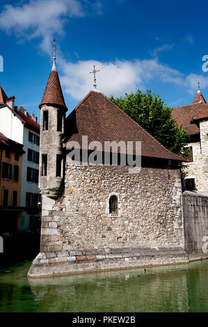 Il XII secolo Palais de l'Isle prigione a Annecy, capitale del dipartimento dell'Alta Savoia (Francia, 22/06/2010) Foto Stock