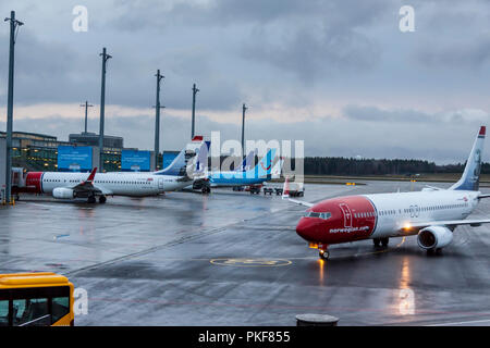 OSLO GARDERMOEN, Norvegia - novembre 3:aeromobili a Oslo Gardermoen Aeroporto internazionale il 3 novembre 2014 a Oslo. L'aeroporto ha più grande passeng Foto Stock