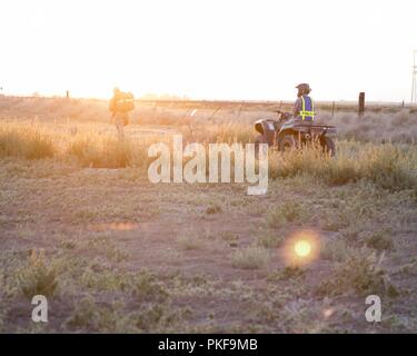 2 Lt. Tryston Clark, 366 delle forze di sicurezza Squadron, si avvicina alla fine di un Four Mile ruck Giugno 30, 2018 a Montagna Home Air Force Base, Idaho. Clark ha completato la ruck come parte del combattimento aereo il comando test di qualificazione per il Defender Challenge 2018. Foto Stock