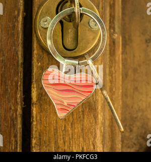A forma di cuore ad anello chiave Foto Stock