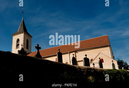 La chiesa di Pierre-Perthuis, nel dipartimento Yonne (Francia, 23/06/2010) Foto Stock