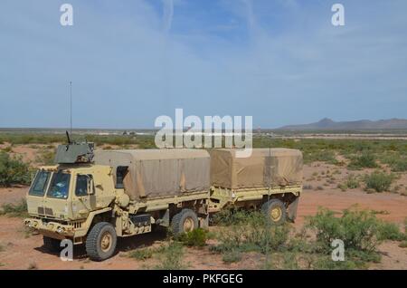 Dona Ana accampamento militare, anche chiamato RUBA (unità di rotazione il Bivacco) a Fort Bliss, Texas, è a distanza come soldati con la Carolina del Sud la Guardia Nazionale di 4-118esimo reggimento blindato, trentesimo Armored Brigade Combat Team, dopo aver lasciato la ruba e preparato per iniziare a tre settimane di intenso bracci combinato di formazione presso XCTC (esportabili combattere la capacità di formazione) AUG. 6-28, 2018 a Fort Bliss, Texas. XCTC è un primo Esercito e NGB coordinato dal vivo la formazione antincendio esercizio che offre un esperienza simile a combattere i centri di formazione e aumenta la Guardia Nazionale di unità di combattimento è pronta e la letalità Foto Stock