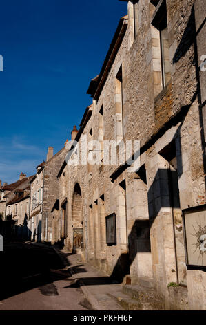 Impressione del villaggio Vézelay, nel dipartimento Yonne (Francia, 23/06/2010) Foto Stock