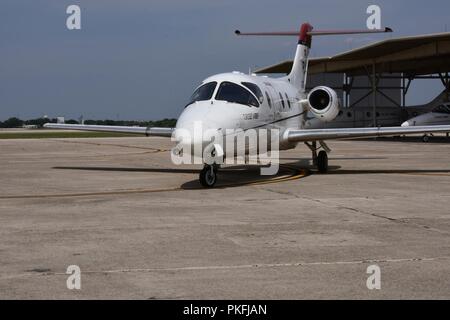 Una T-1A Jayhawk taxi dopo lo sbarco a base comune San Antonio-Randolph, Texas. Il XII Flying ala formazione impiega la T-1A insegnare istruttore pilota per la formazione di studenti e di sistemi di combattimento ufficiali. Foto Stock