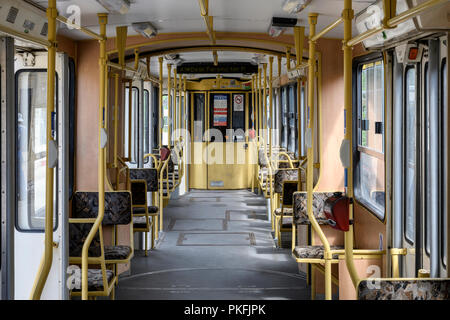 Vintage interni del tram a Budapest Ungheria Foto Stock