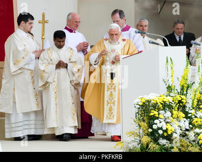 Piemonte Torino Piazza San Carlo massa di Papa Benedetto XVI Foto Stock