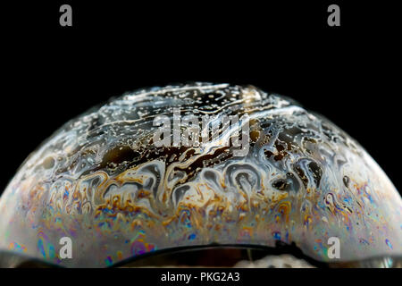 Mezza bolla di sapone sfera sfondo astratto semicerchio. Modello di spazio o di pianeti universo cosmic Foto Stock