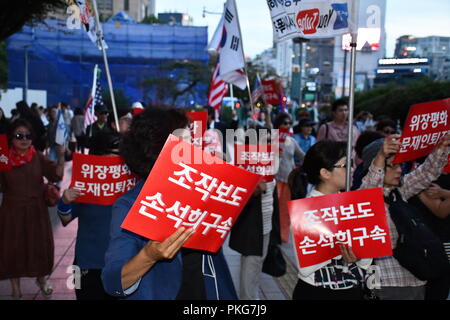 14 Settembre, 2018. Seul in Corea. I dimostranti si sono riuniti a Seul per chiedere il rilascio delle destre commentatore e giornalista Byun Hee-jae su accuse di diffamazione nella sua segnalazione di una competitiva società di radiodiffusione. Byun è stato arrestato nel mese di maggio e il suo caso è attualmente dinanzi ai tribunali.Credit: Michael Davis/Alamy Live News Foto Stock