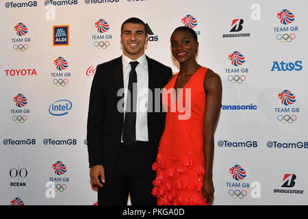 Londra, Regno Unito. 13 settembre 2018. Adam Gemili e Dina Asher-Smith (atletica leggera) sono arrivati per il Team GB Ball 2018 - tappeto rosso arrivi giovedì, 13 settembre 2018, presso il Royal Horticultural Halls, Londra Inghilterra. Credito: Taka Wu/Alamy Live News Foto Stock