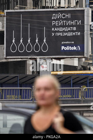 Kiev, Ucraina. Xiii Sep, 2018. Un banner depicturing la fila di forca con uno slogan ''valutazioni reali dei candidati presidenziali'' è visto a Kiev, in Ucraina, il 13 settembre 2018. L elezione del Presidente dell Ucraina avrà luogo il 31 marzo 2019. Credito: Serg Glovny/ZUMA filo/Alamy Live News Foto Stock