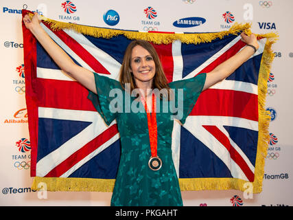 Londra - Inghilterra. Xiii Sep 2018. Kelly Sotherton riceve la sua medaglia di bronzo dal Olimpiadi di Pechino 2008 presso il team GB Sfera, Royal Horticultural Hall il 13 settembre 2018 a Londra, Inghilterra UK Credit: Gary Mitchell, GMP Media/Alamy Live News Foto Stock