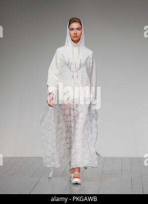 Londra, Regno Unito. Xiii Sep 2018. La London Fashion Week SS19 Bailuyu passerella Credito: catwalking/piste/Alamy Live News Foto Stock