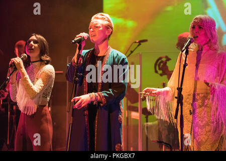 Southbank, Londra, Regno Unito. Xiii Sep 2018. La Roux eseguendo con Whyte cavalli sul palco del Festival Hall, Southbank, a Londra. Foto Data: giovedì 13 settembre, 2018. Foto: Roger Garfield/Alamy Credito: Roger Garfield/Alamy Live News Foto Stock