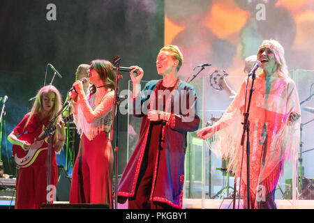 Southbank, Londra, Regno Unito. Xiii Sep 2018. La Roux eseguendo con Whyte cavalli sul palco del Festival Hall, Southbank, a Londra. Foto Data: giovedì 13 settembre, 2018. Foto: Roger Garfield/Alamy Credito: Roger Garfield/Alamy Live News Foto Stock