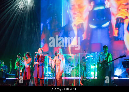 Southbank, Londra, Regno Unito. Xiii Sep 2018. La Roux eseguendo con Whyte cavalli sul palco del Festival Hall, Southbank, a Londra. Foto Data: giovedì 13 settembre, 2018. Foto: Roger Garfield/Alamy Credito: Roger Garfield/Alamy Live News Foto Stock