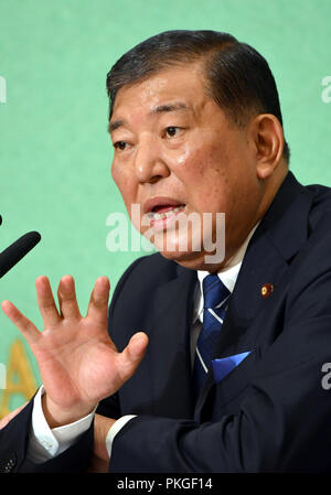 Tokyo, Giappone. Xiv Sep, 2018. Shigeru Ishiba, ex segretario generale della sentenza Partito liberale democratico, definisce la sua politica nel corso di un dibattito al Giappone National Press Club a Tokyo il venerdì 14 settembre, 2018. Ishiba sfide laccati. Il Primo Ministro e incombente di presidente del partito Shinzo Abe in una gara per la presidenza di partito slated per settembre 20. Credito: Natsuki Sakai/AFLO/Alamy Live News Foto Stock