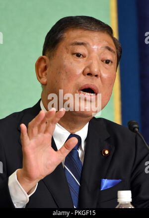 Tokyo, Giappone. Xiv Sep, 2018. Shigeru Ishiba, ex segretario generale della sentenza Partito liberale democratico, definisce la sua politica nel corso di un dibattito al Giappone National Press Club a Tokyo il venerdì 14 settembre, 2018. Ishiba sfide laccati. Il Primo Ministro e incombente di presidente del partito Shinzo Abe in una gara per la presidenza di partito slated per settembre 20. Credito: Natsuki Sakai/AFLO/Alamy Live News Foto Stock