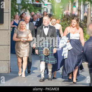 Edimburgo, 26 maggio 2017. Gli ospiti arrivano per il Sir Tom Hunter Foundation cena dove ex presidente Barak Obama parla come oratore ospite. Foto Stock