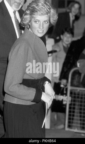 Londra, Regno Unito. La principessa Diana a un evento. Risalente alla fine degli anni ottanta. Sottotitoli per il XXI Aprile 2011. Ref: LMK11-28034-210411 Landmark/MediaPunch Foto Stock