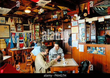 Interno del famoso Pietro's Cafe Sport, Horta. Faial, isole Azzorre, Portogallo (MR) Foto Stock