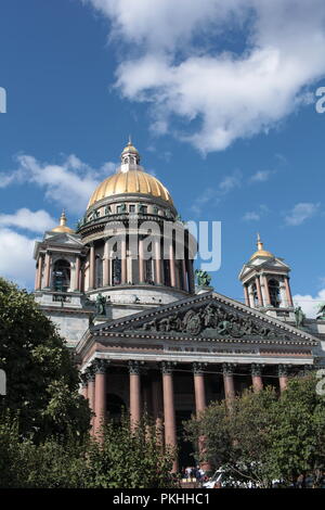San Pietroburgo, Russia, 10 settembre 2018 San Isaac basso angolo di vista Foto Stock
