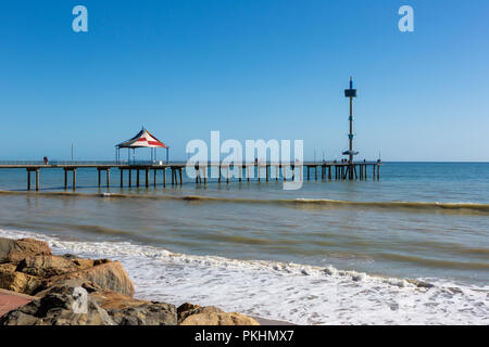 Il bellissimo Molo di Brighton in una giornata di sole con cielo blu in Sud Australia il 13 settembre 2018 Foto Stock