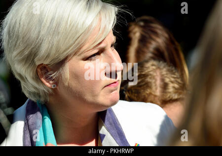 Hannah Bardell MP (SNP: Livingston - SNP portavoce per Small Business, Enterprise e innovazione) su College Green, Westminster, London. Septemer 2 Foto Stock