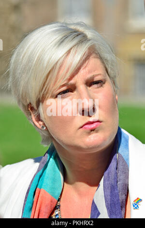 Hannah Bardell MP (SNP: Livingston - SNP portavoce per Small Business, Enterprise e innovazione) su College Green, Westminster, London. Septemer 2 Foto Stock