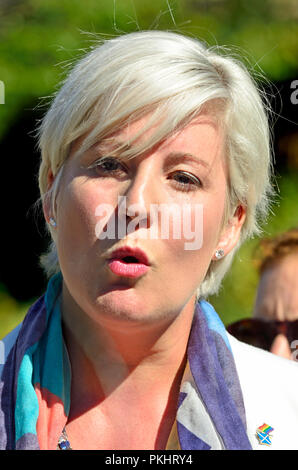 Hannah Bardell MP (SNP: Livingston - SNP portavoce per Small Business, Enterprise e innovazione) su College Green, Westminster, London. Septemer 2 Foto Stock