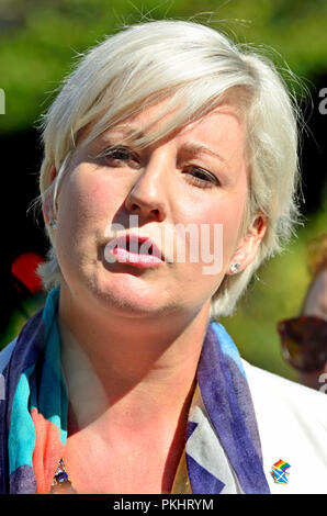 Hannah Bardell MP (SNP: Livingston - SNP portavoce per Small Business, Enterprise e innovazione) su College Green, Westminster, London. Septemer 2 Foto Stock